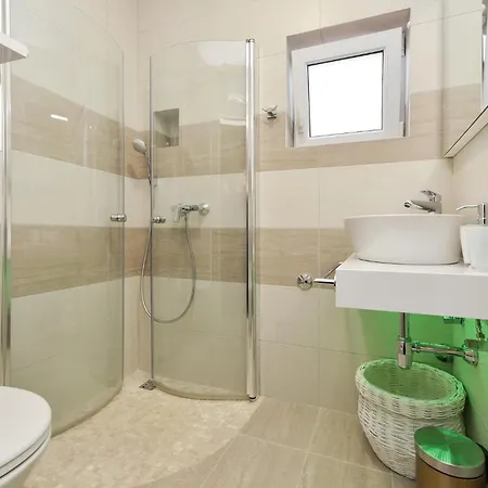 Stunning Apartment In Sukosan Daire