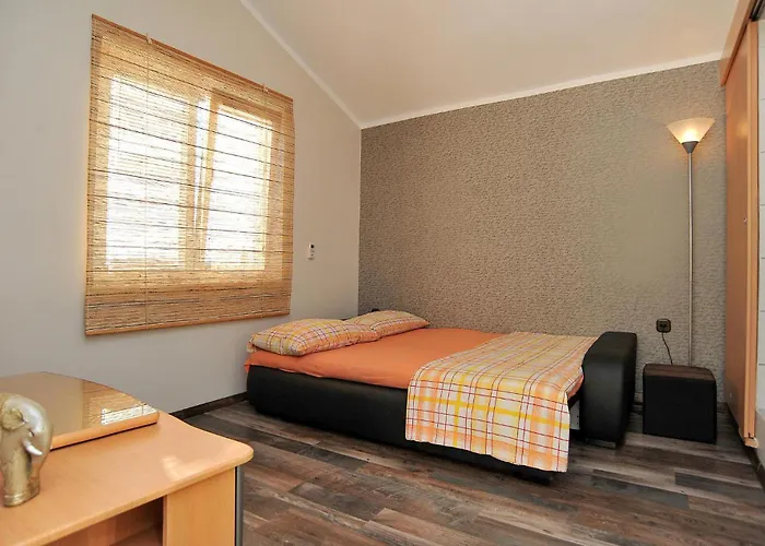 1 Bedroomamazing In Lägenhet Sukošan